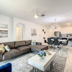 Luxury Pool Villa 15 min Disney, ChampionsGate