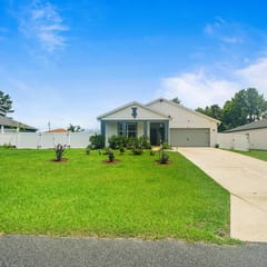 Spacious Modern Villa with Private Yard, Ocala