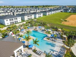 15 min from Disney World, ChampionsGate Resort TownHouse with Club House Pools, Water Park, Gym