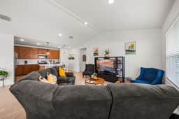 Spacious Modern Villa with Private Yard, Ocala - Image 5