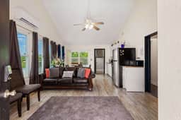 Stylish Loft Retreat, Near Disney, Sleeps 6