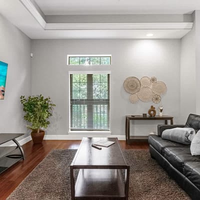 Stunning 4Br, 3.5B Townhome - 1 mile from Disney
