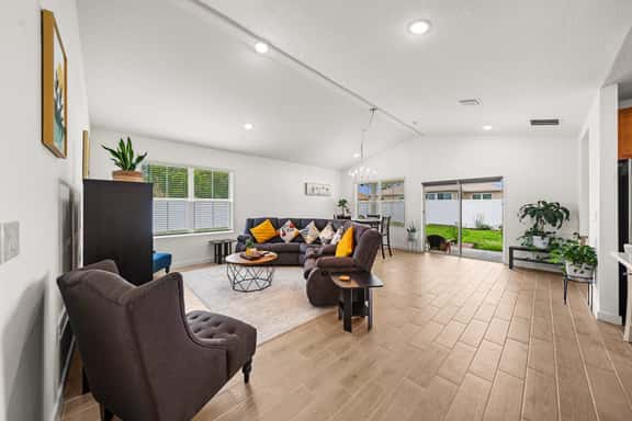 Spacious Modern Villa with Private Yard, Ocala - Image 1