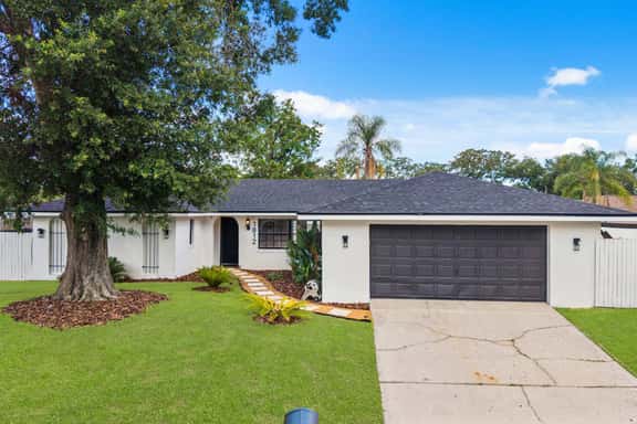 Charming Orlando Villa with Pool & Jacuzzi, Grills - Image 1