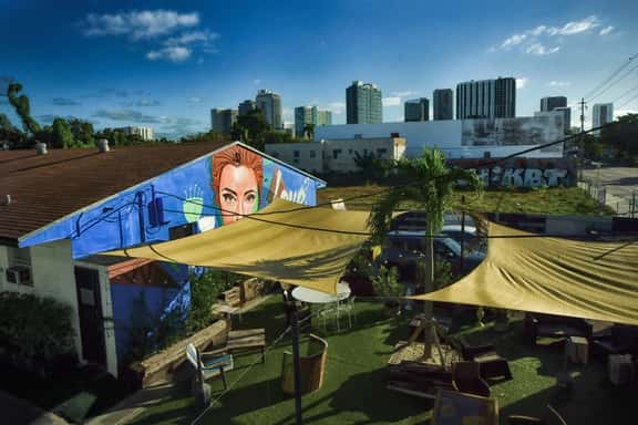Miami Wynwood Studio: Walk to Walls, Desk + WiFi - Image 1