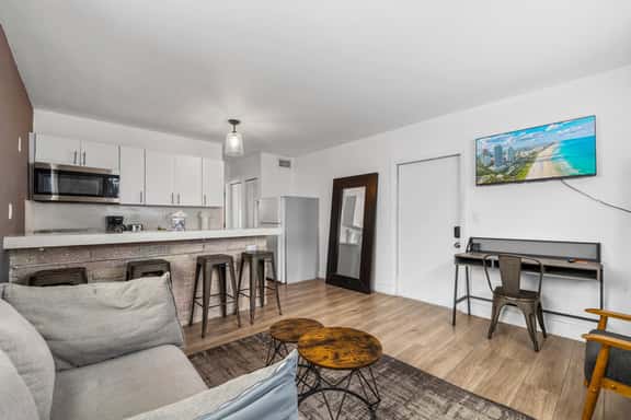 Wynwood 1BR with Work Desk - Walk to Wynwood Walls - Image 1