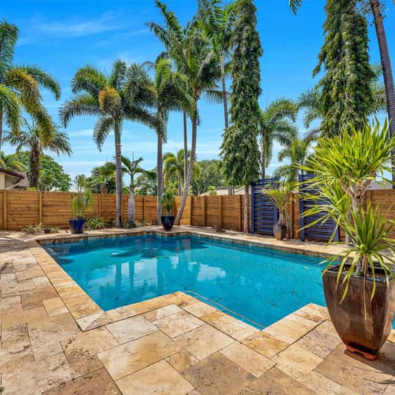 Luxury Pool Villa in Fort Lauderdale Sleeps 7 - Image 1