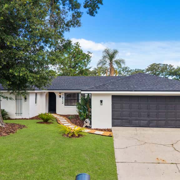 Charming Orlando Villa with Pool & Jacuzzi, Grills - Image 1