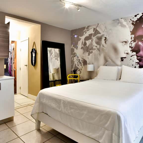Chic Mural Studio in Wynwood | Steps to Walls - Image 1