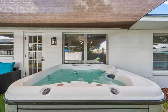 4BR Pool Home in Quiet Cul-de-Sac –  Orlando Getaway