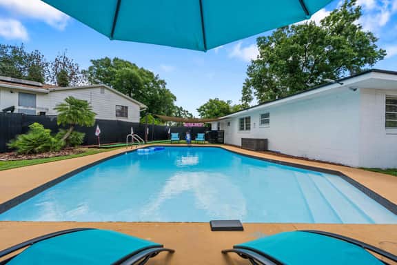 4BR Pool Home in Quiet Cul-de-Sac –  Orlando Getaway