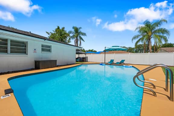 4BR Pool Home in Quiet Cul-de-Sac –  Orlando Getaway