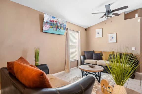 Spacious 4BR Family Home - Near Disney - Sleeps 8 - Image 3