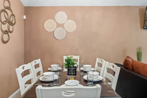 Spacious 4BR Family Home - Near Disney - Sleeps 8 - Image 4