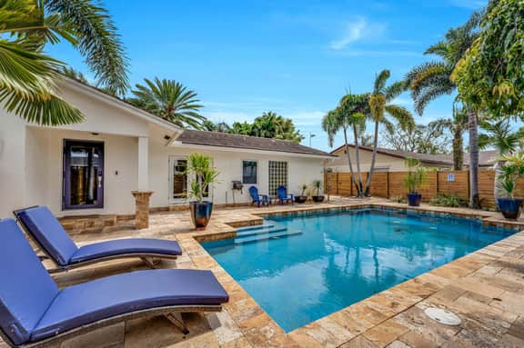 Luxury Pool Villa in Fort Lauderdale Sleeps 7 - Image 2