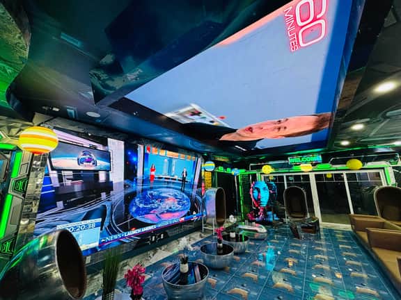 Davenport Luxury Castle with Pool & Game Room - Image 3