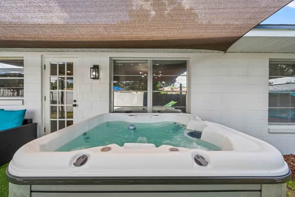 Charming Orlando Villa with Pool & Jacuzzi, Grills - Image 4