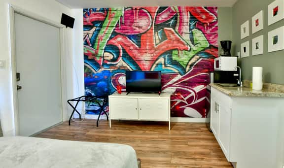 Wynwood Walls Studio w/ Graffiti Mural, Miami - Image 2